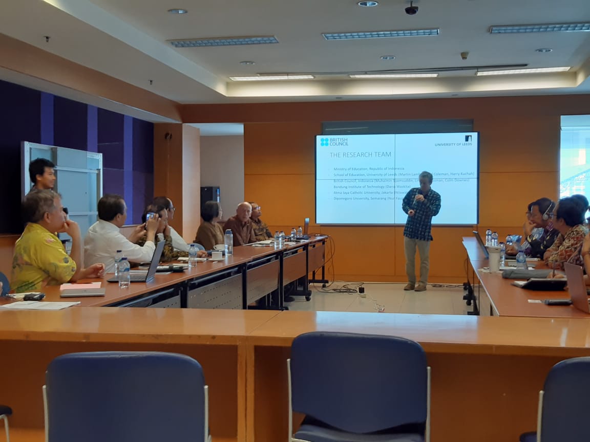 Round table discussion on English-medium instruction in Indonesia