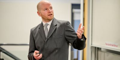 Photograph of Prof. Adrian Gallagher delivering his inaugural lecture.