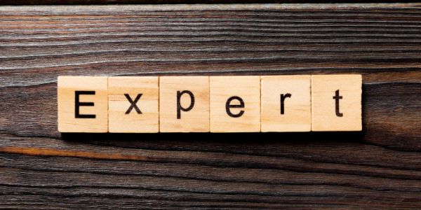 Wooden tiles spell out 'Expert'