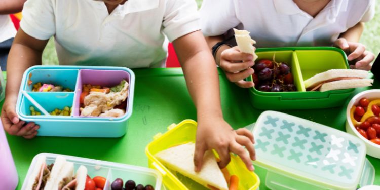 Children unpacking their lunchboxes at school