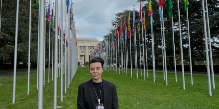 Dea Nini in front of lots of flags