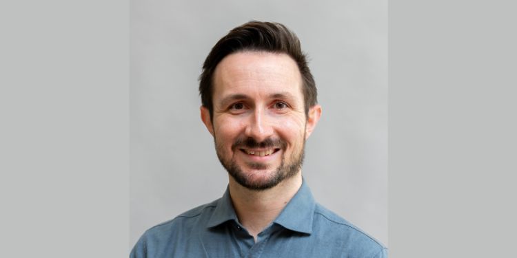 Smiling photo of Dr Davies