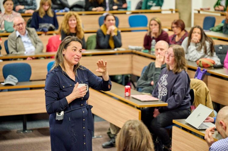 Photograph of Professor Manzano answering audience questions.